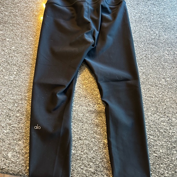 ALO Yoga Classic Black Leggings - Picture 2 of 3